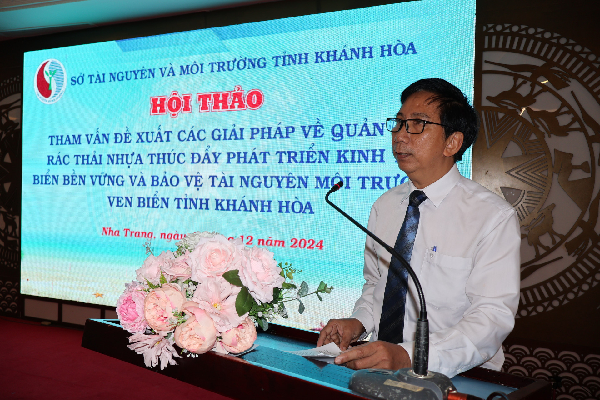 Ông Cung Quỳnh Anh - Phó Giám đốc Sở Du lịch trình bày tham luận tại Hội thảo. 