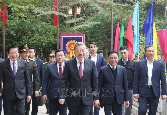 Tổng Bí thư Tô Lâm và đoàn công tác Trung ương thăm Khu di tích Quốc gia đặc biệt Kim Liên. (Ảnh: Thống Nhất/TTXVN)