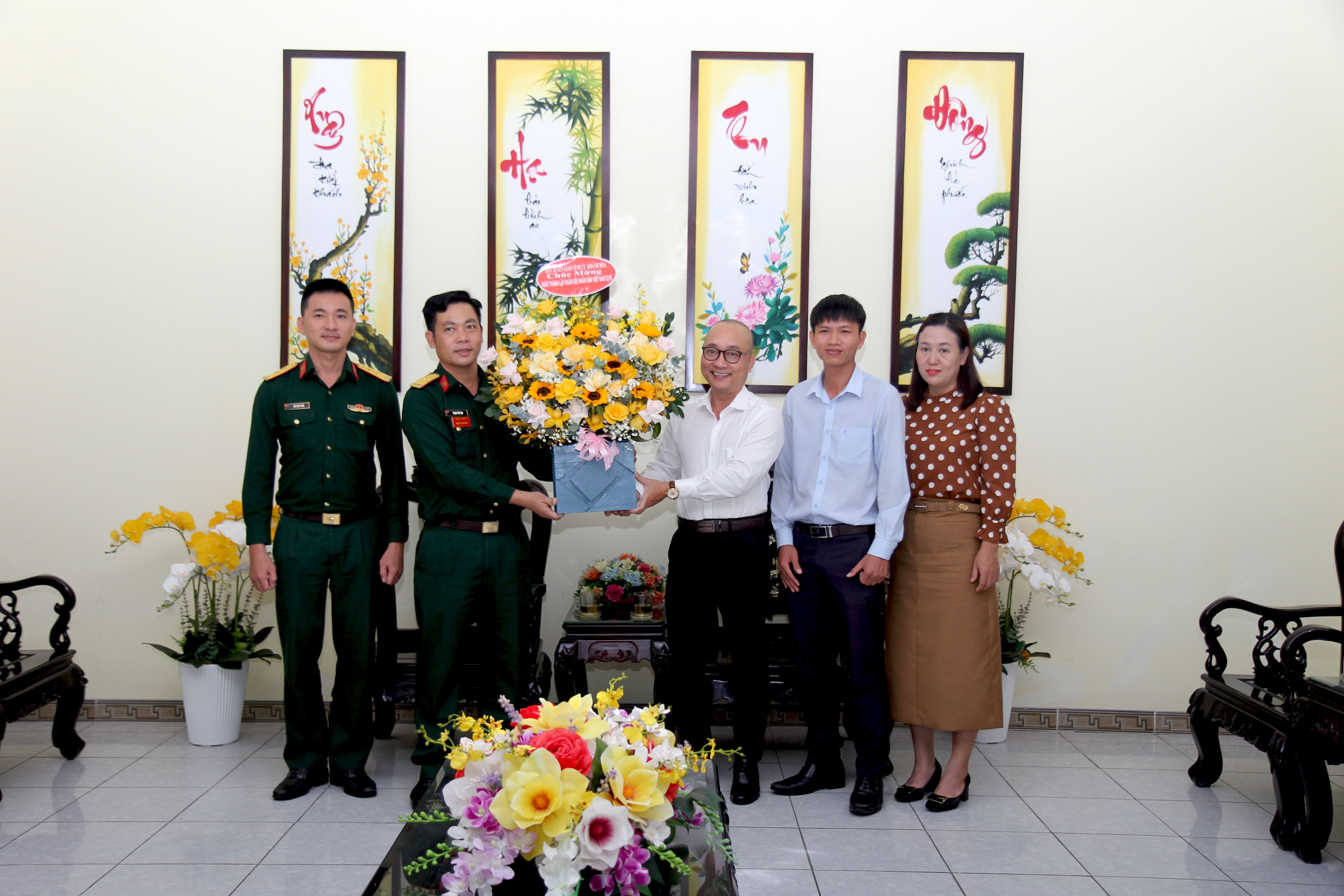 Đoàn công tác Ban Tuyên giáo Tỉnh ủy thăm, chúc mừng Tiểu đoàn 1, Lữ đoàn 132, Binh chủng Thông tin liên lạc