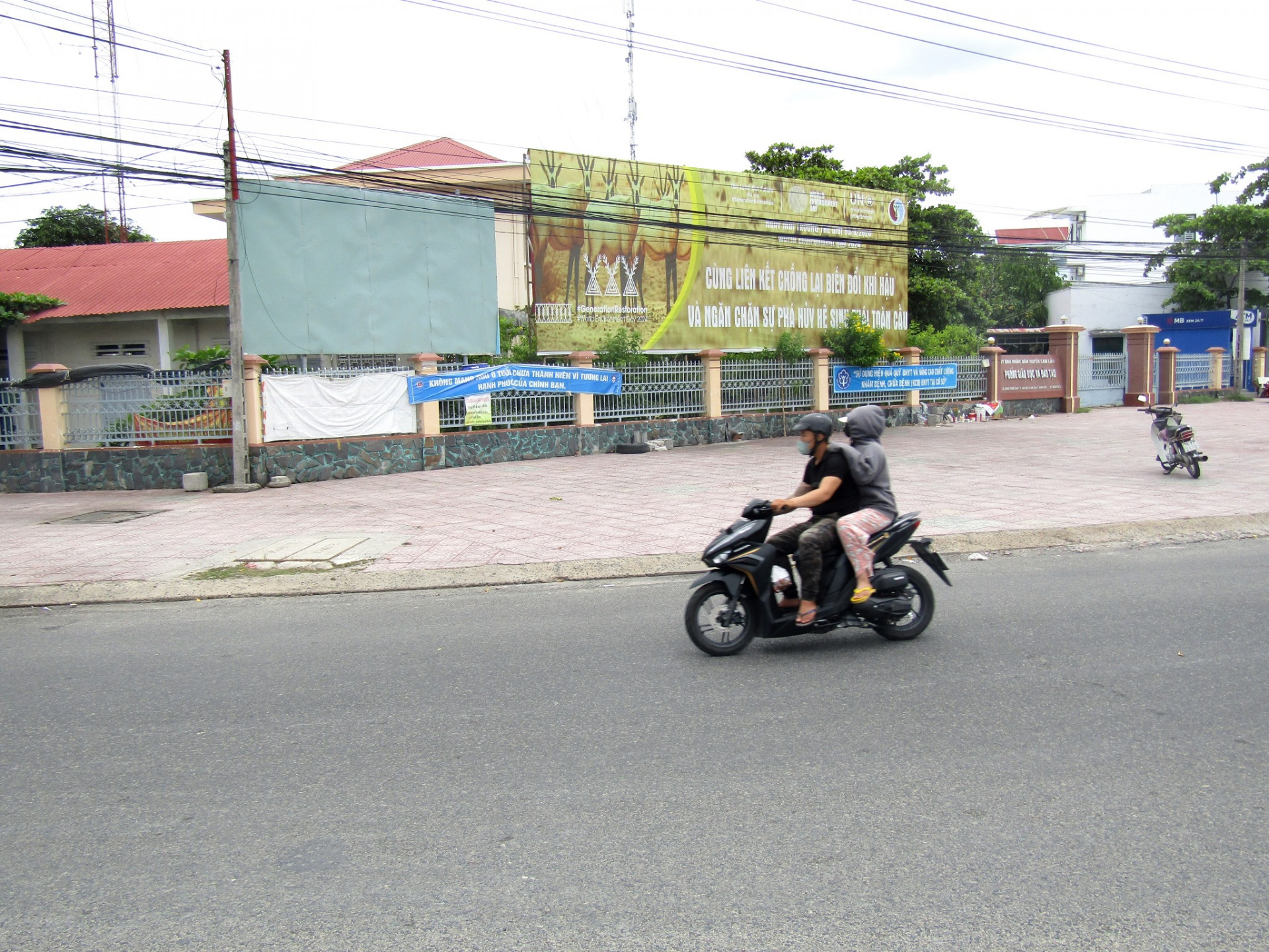 Pa nô tuyên truyền không còn nội dung