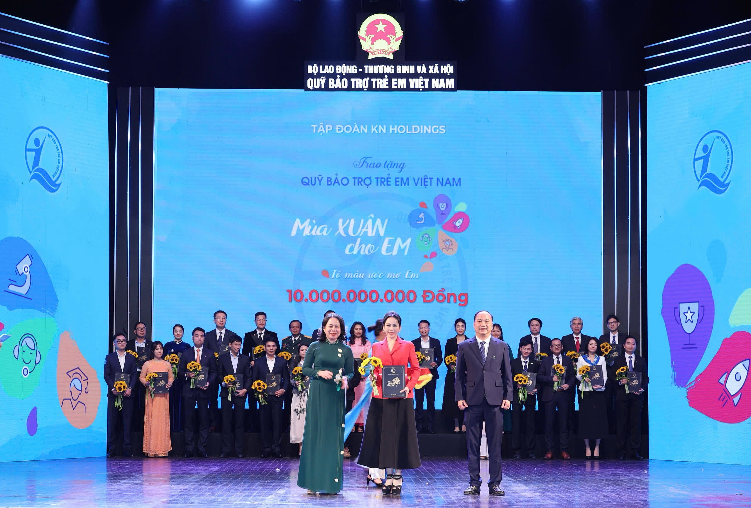 Tập đoàn KN Holdings đóng góp 10 tỷ đồng cho Chương trình "Mùa xuân cho em" lần thứ 18