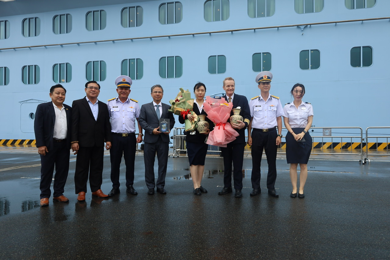 Đón tàu biển quốc tế Spectrum of the Seas cập Cảng quốc tế Cam Ranh