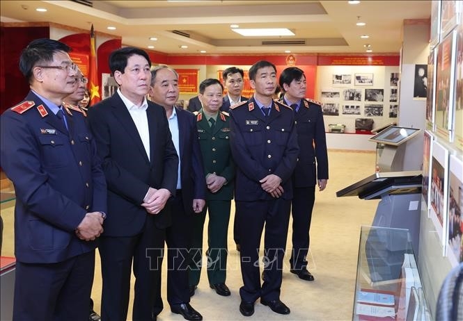 Chủ tịch nước Lương Cường với các đại biểu. Ảnh: Lâm Khánh - TTXVN 