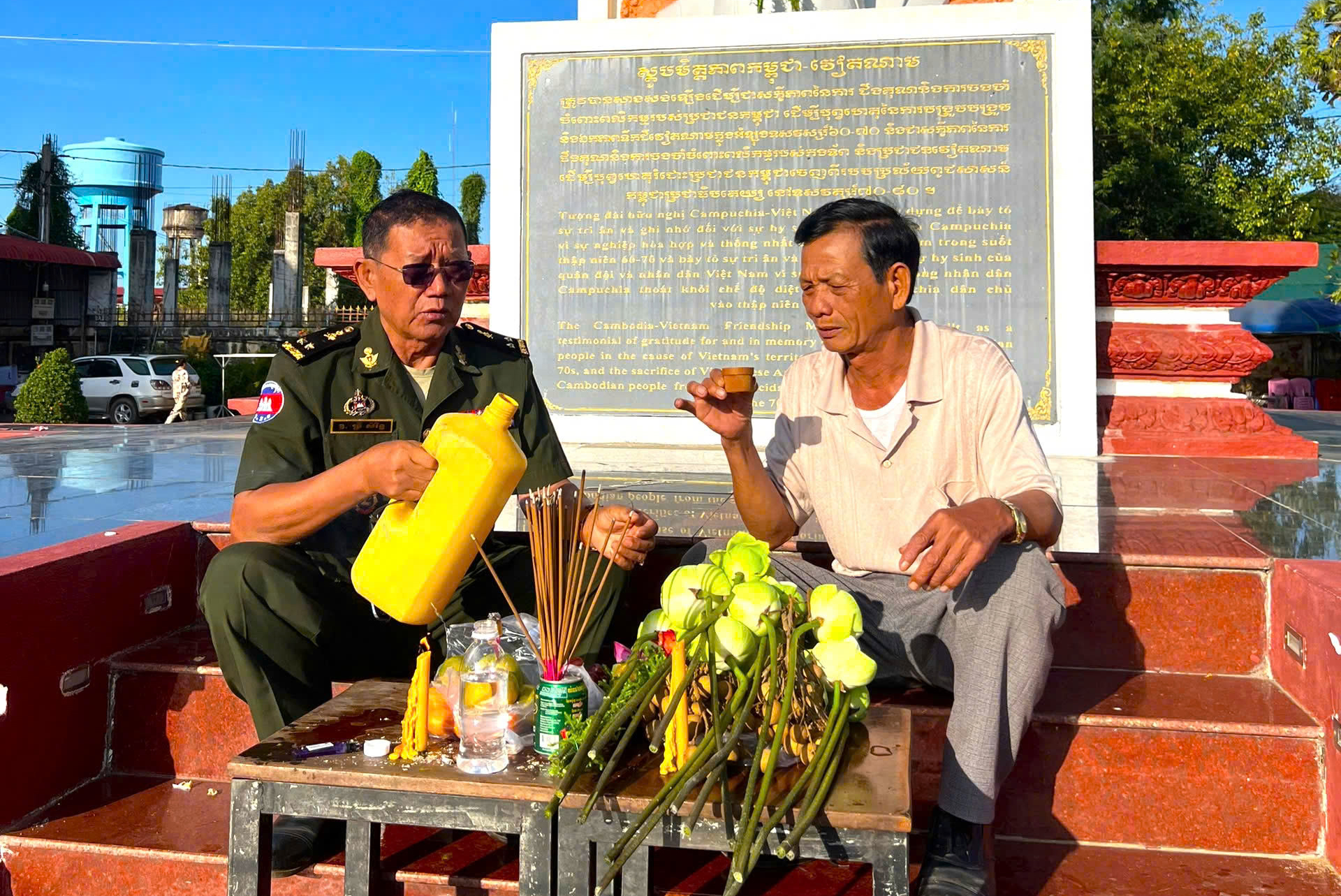 Nghĩa tình chuyến trở về với đồng đội