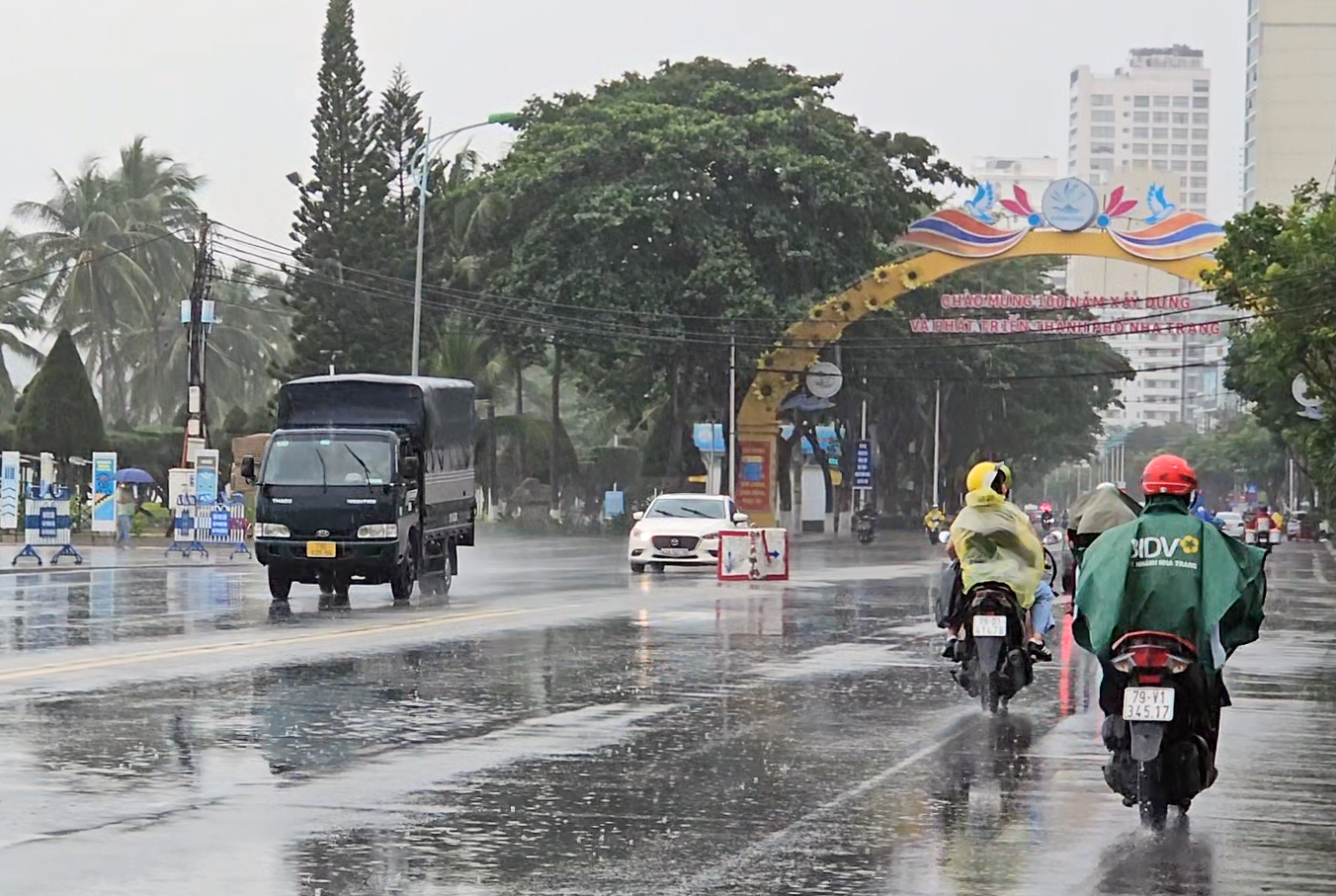 Mưa trên địa bàn TP. Nha Trang những ngày gần đây.