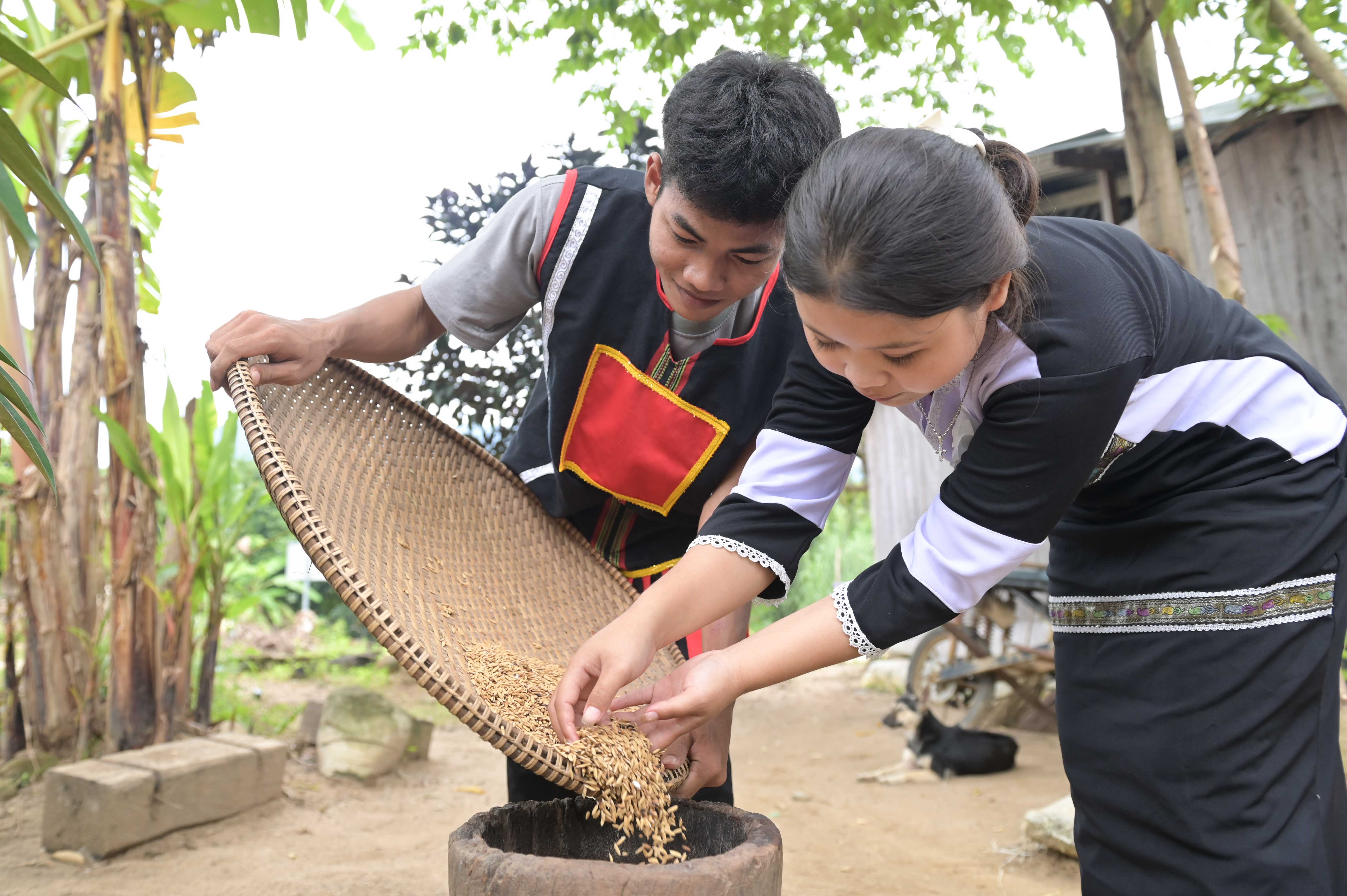 Những người trẻ giữ hồn dân tộc  