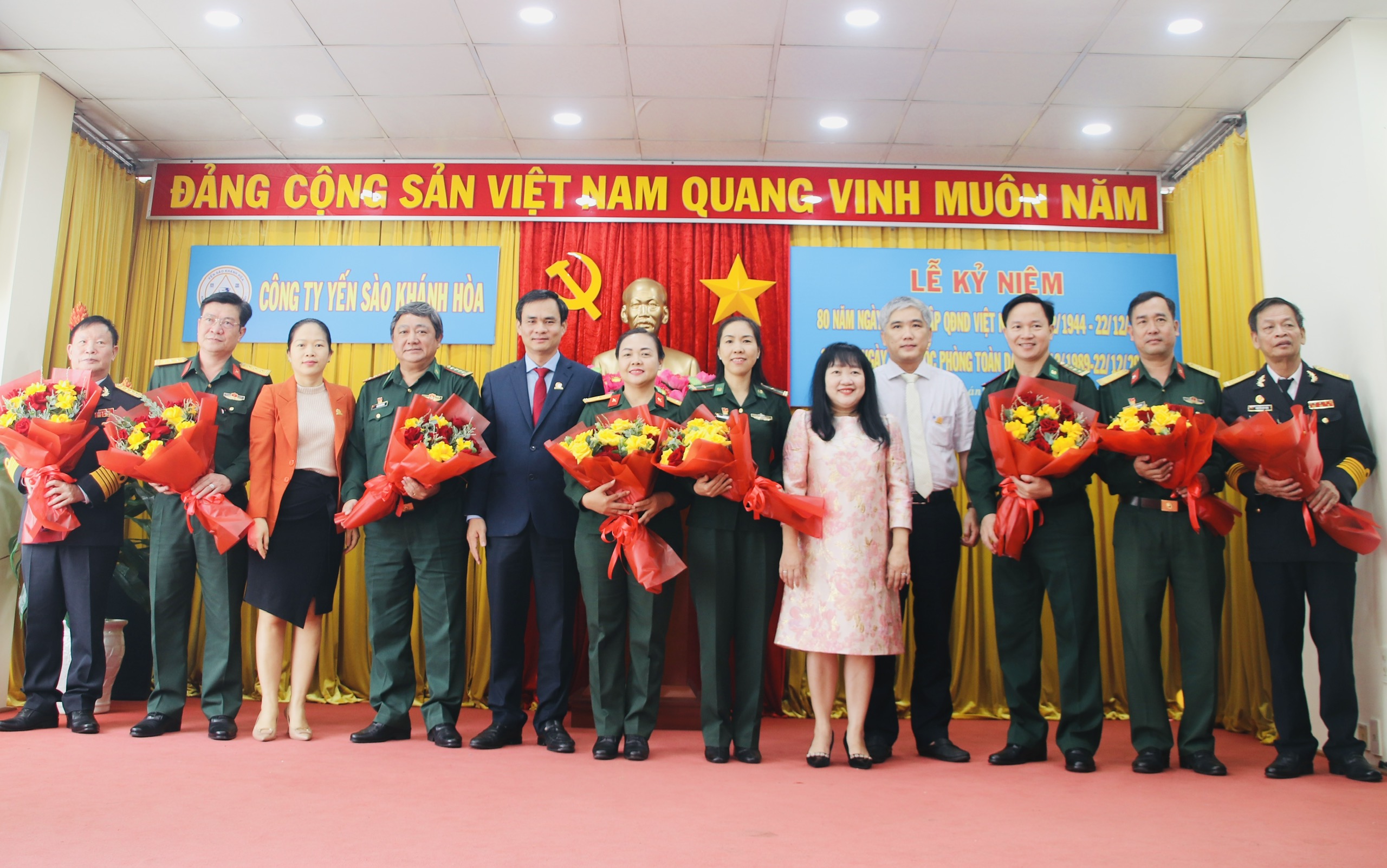 Công ty Yến sào Khánh Hòa kỷ niệm 80 năm ngày thành lập Quân đội Nhân dân Việt Nam