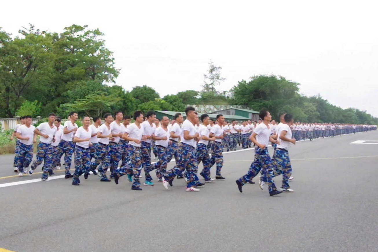 Hơn 1.000 cán bộ, chiến sĩ Lữ đoàn 146 tham gia chạy bộ "HiGreen - Vì Trường Sa xanh"