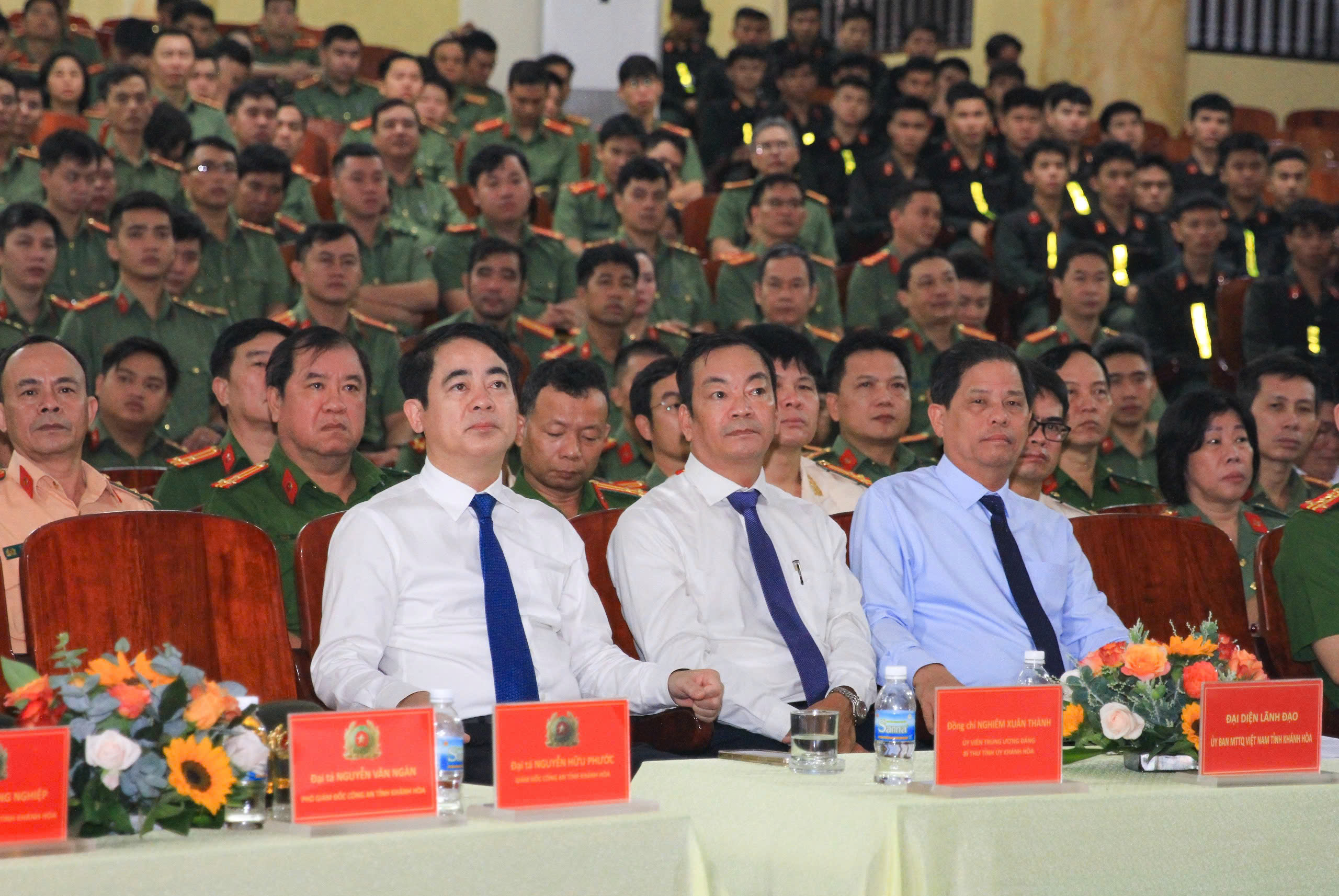 Các đại biểu tham dự buổi lễ 