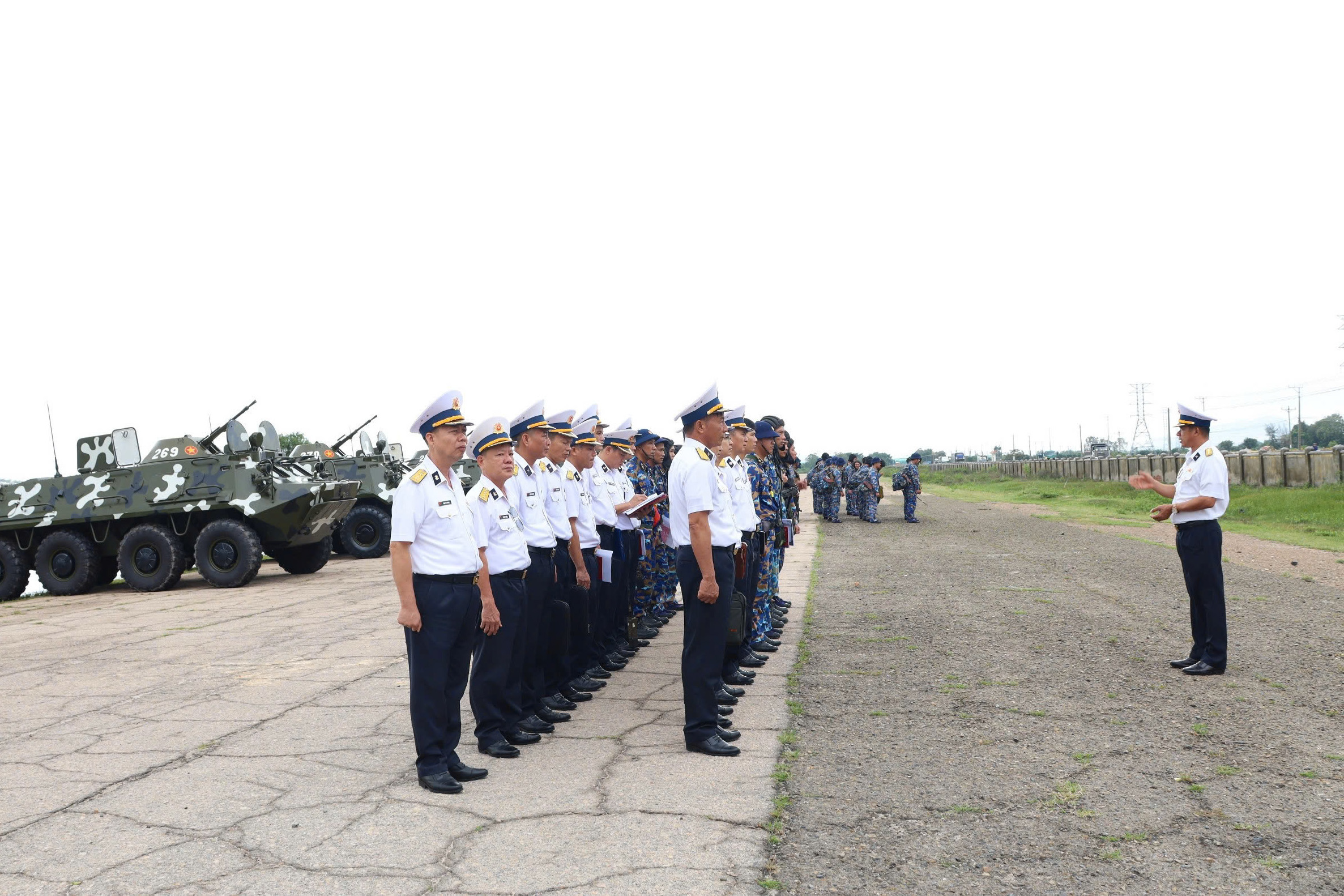 Đại tá Ngô Đình Xuyên - Phó Tư lệnh Vùng, Trưởng đoàn kiểm tra số 2 quán triệt trước kiểm tra.