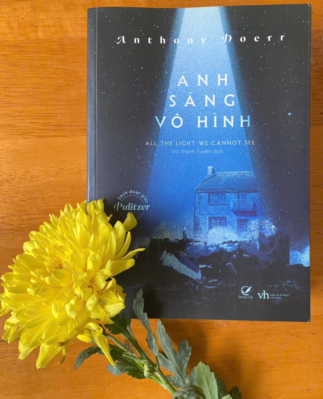 Ánh sáng vô hình - Soi tỏ tình người trong chiến tranh