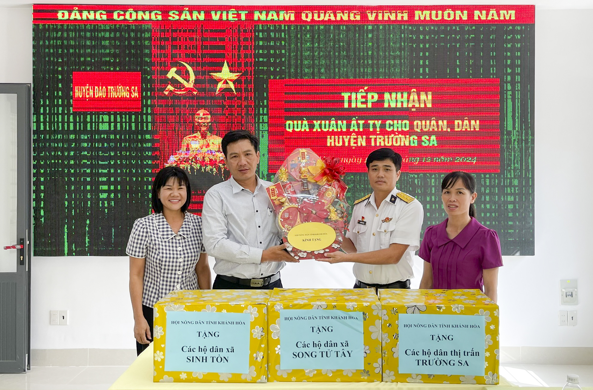 Hội Nông dân tỉnh trao quà Tết cho nhân dân huyện đảo Trường Sa