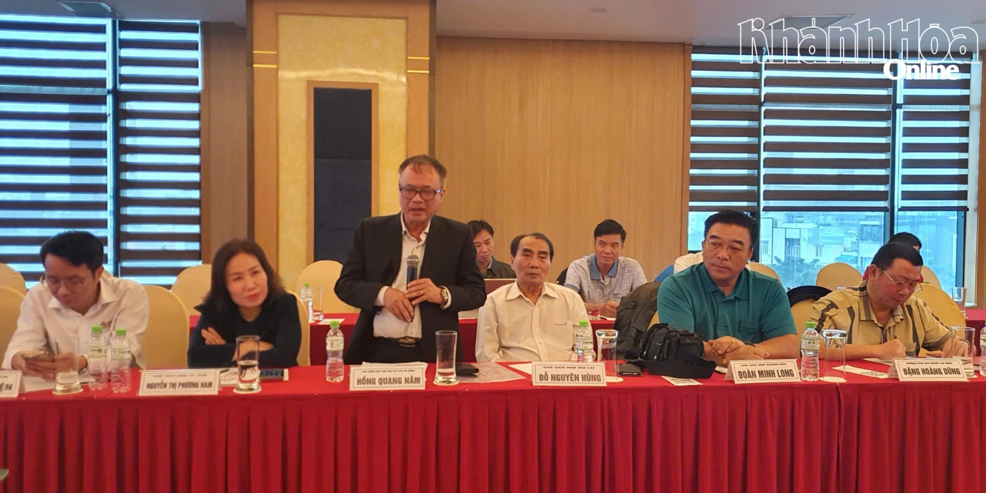  Ông Hồng Quang Năm - Phó Tổng Biên tập Báo và Phát thanh, Truyền hình Đà Nẵng phát biểu thảo luận.