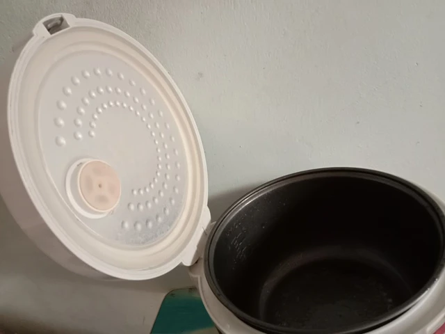 Vệ sinh nồi cơm điện đúng cách giúp kéo dài tuổi thọ cho nồi và an toàn khi sử dụng.