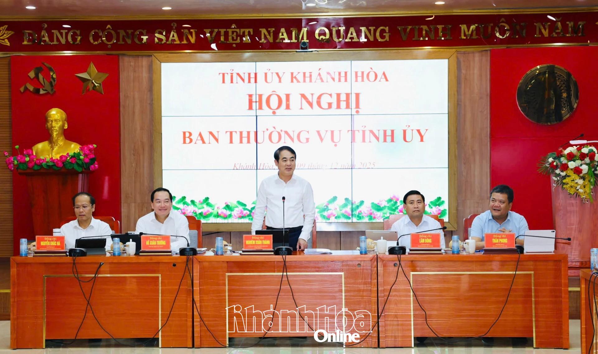 Các đồng chí Thường trực Tỉnh ủy chủ trì hội nghị.