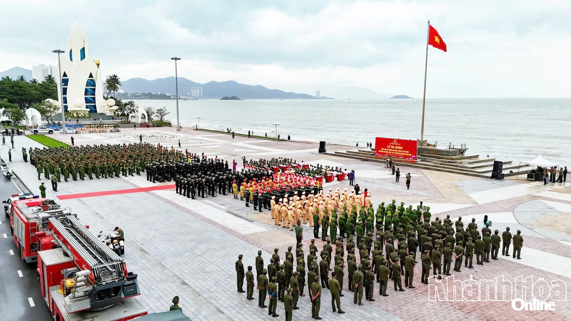 Quang cảnh buổi lễ ra quân.