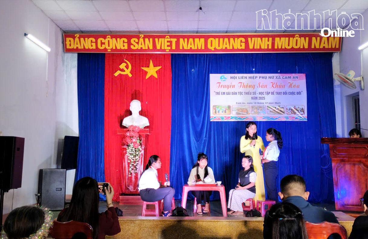 Hoạt động truyền thông sân khấu hóa do Hội Liên hiệp Phụ nữ xã Cam An tổ chức.