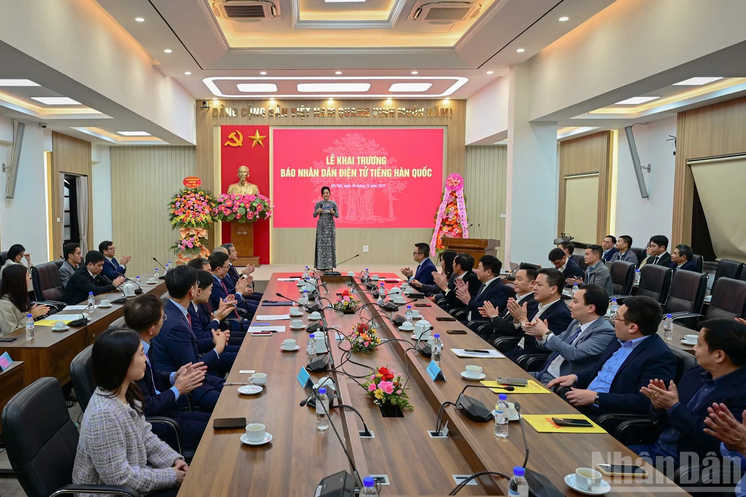 Quang cảnh buổi lễ. (Ảnh: BẢO LONG)

