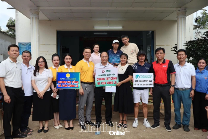 Trao 600 phần quà hỗ trợ người dân xã Trung Khánh Vĩnh