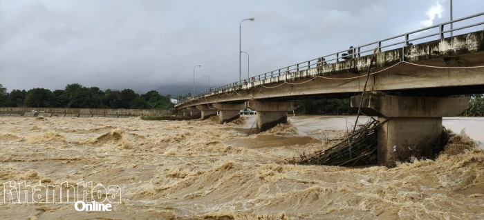 Cảnh báo lũ trên Sông Cái Nha Trang đang lên nhanh