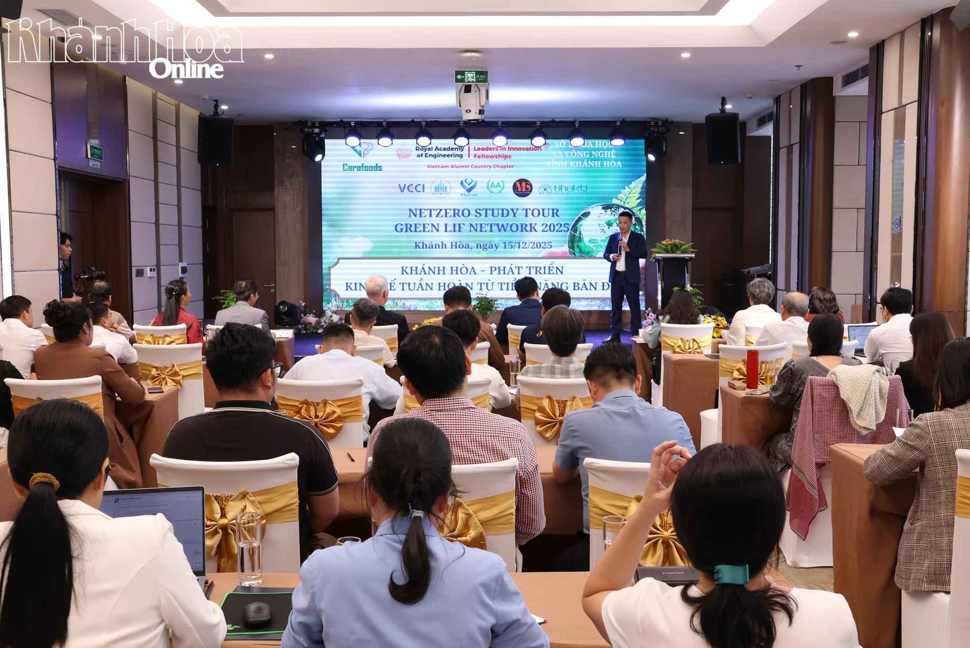 Ông Đậu Anh Tuấn - Phó Tổng Thư ký VCCI, Giám đốc PGI trình bày tham luận Chỉ số Phát triển xanh (PGI) và vai trò trong ứng phó biến đổi khí hậu.