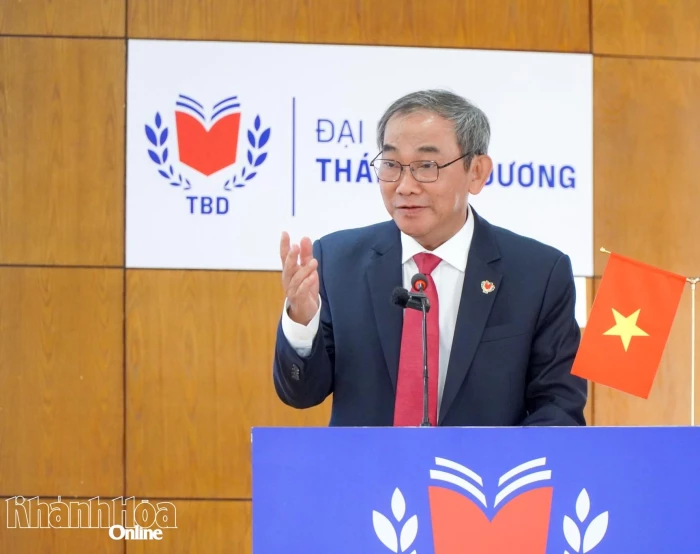 Nhà giáo Nhân dân, Phó Giáo sư, Tiến sĩ Hồ Thanh Phong giữ chức vụ Hiệu trưởng Trường Đại học Thái Bình Dương