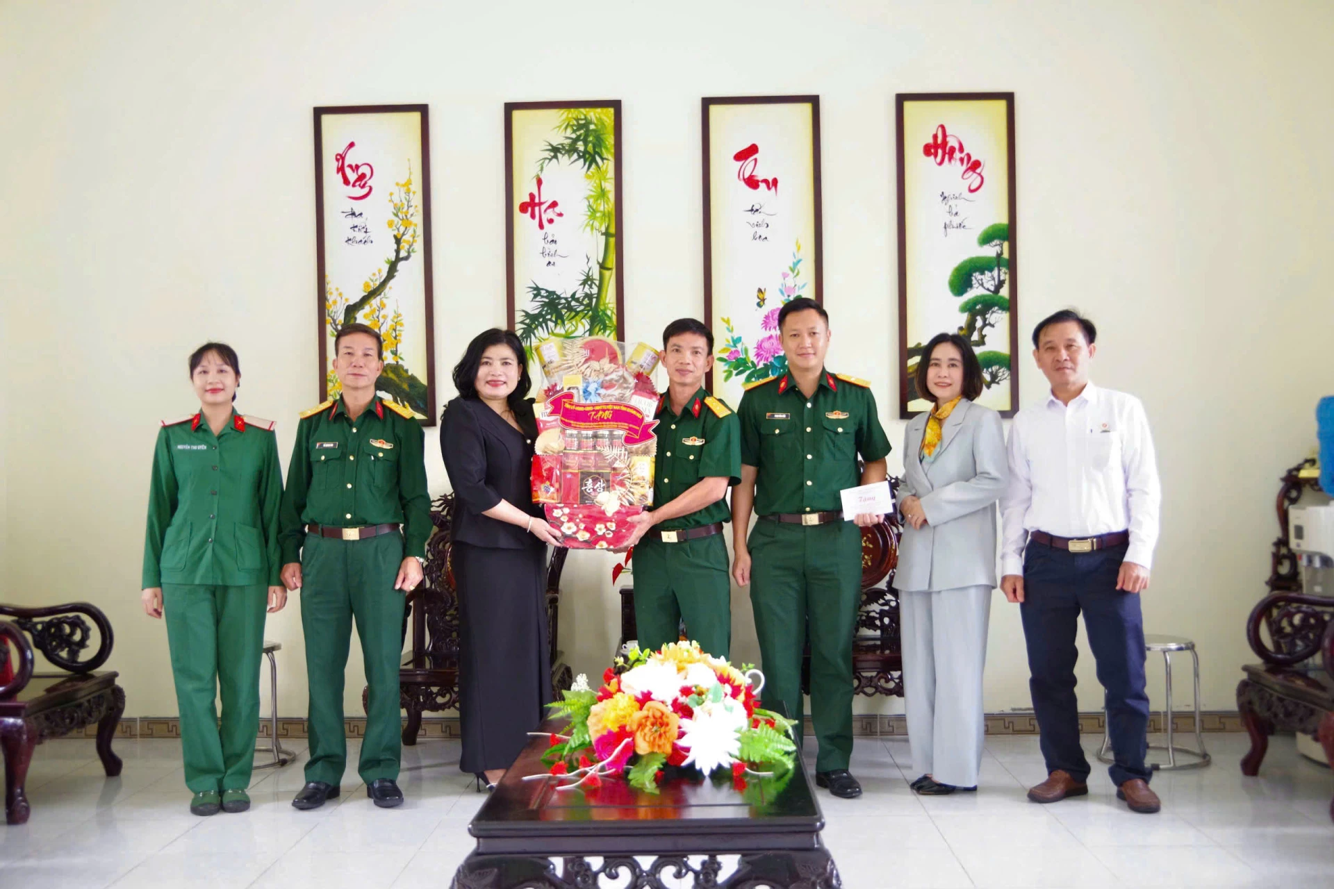 Đoàn đã đến thăm và chúc mừng tại Tiểu đoàn Thông tin 15.