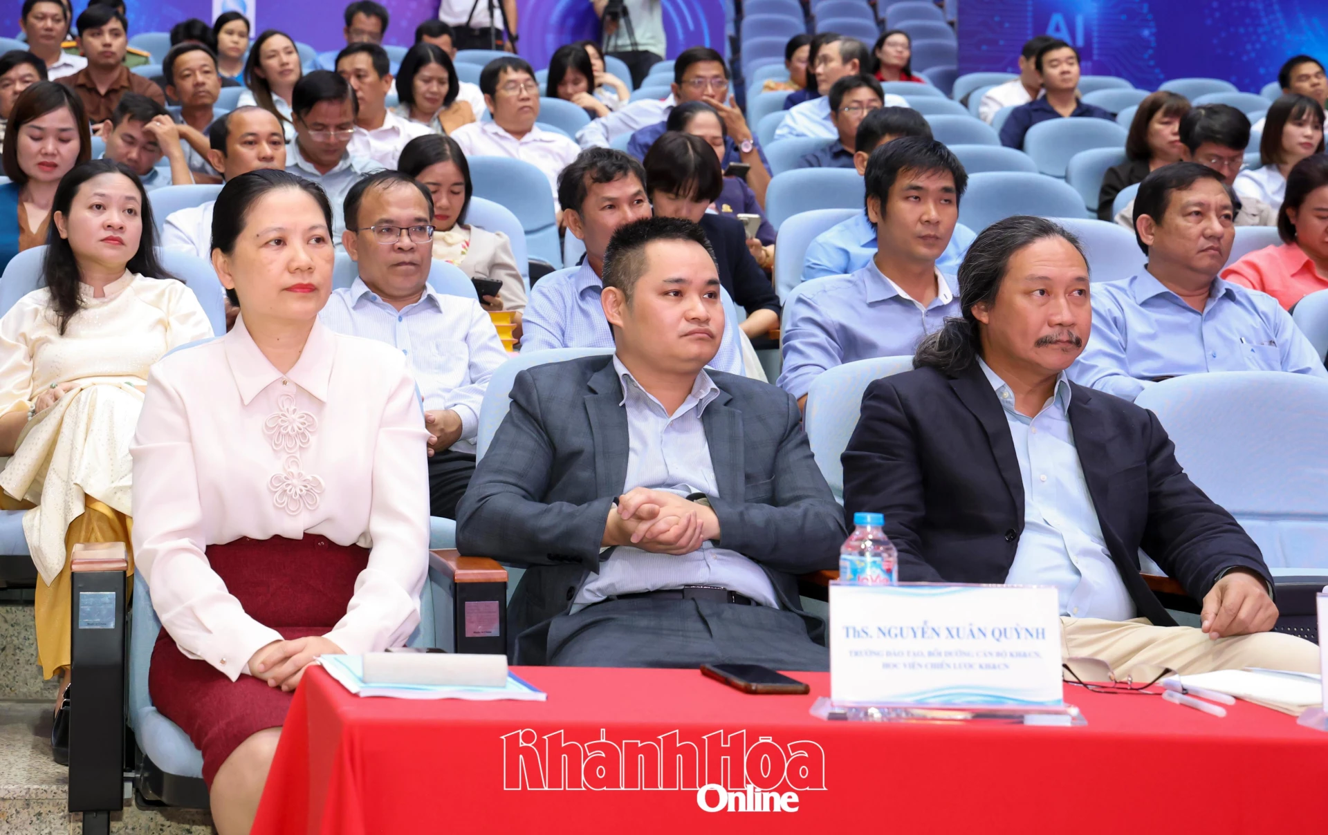 Các đại biểu dự hội nghị.