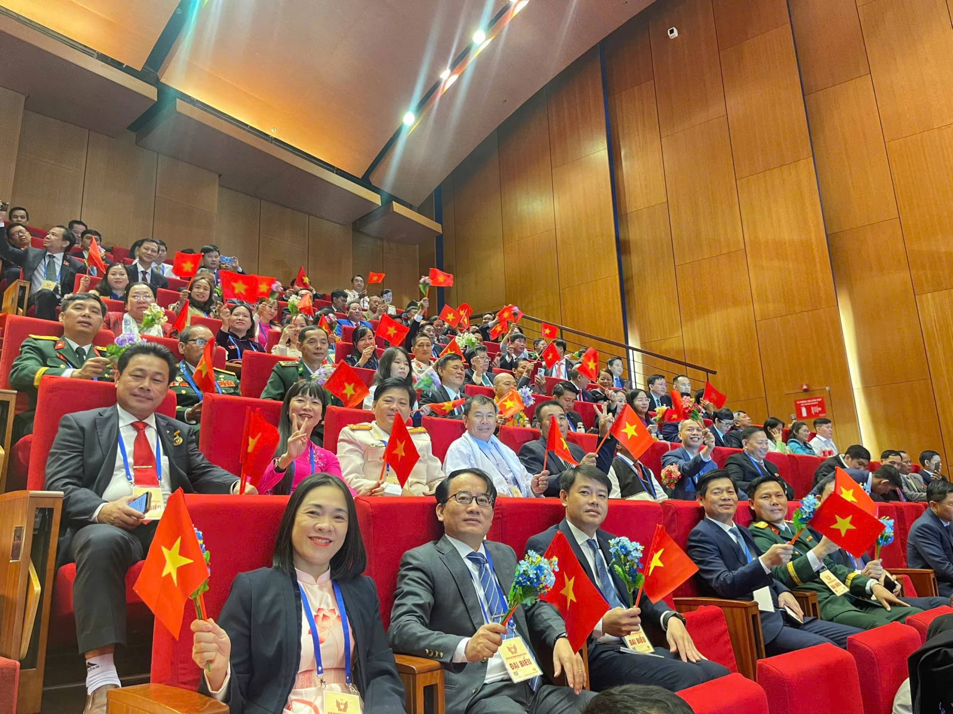 Đo&agrave;n đại biểu Kh&aacute;nh H&ograve;a tham dự đại hội.