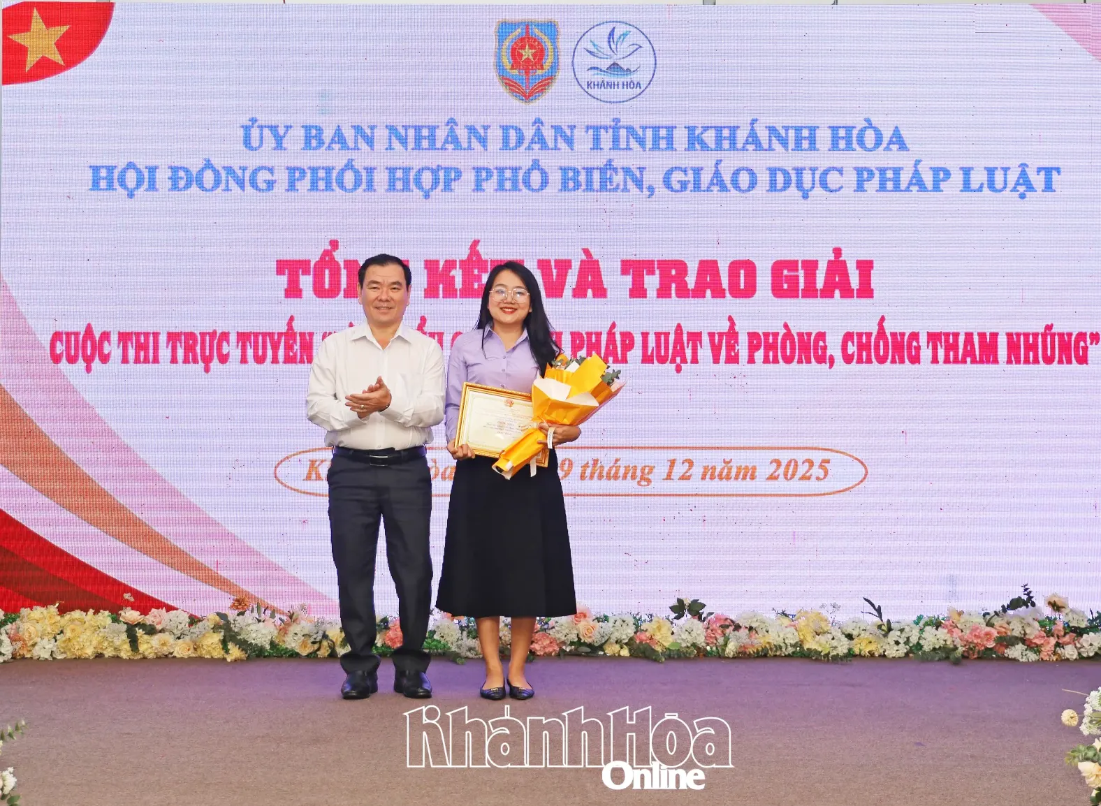 Ban tổ chức trao giải nhất cho cá nhân.