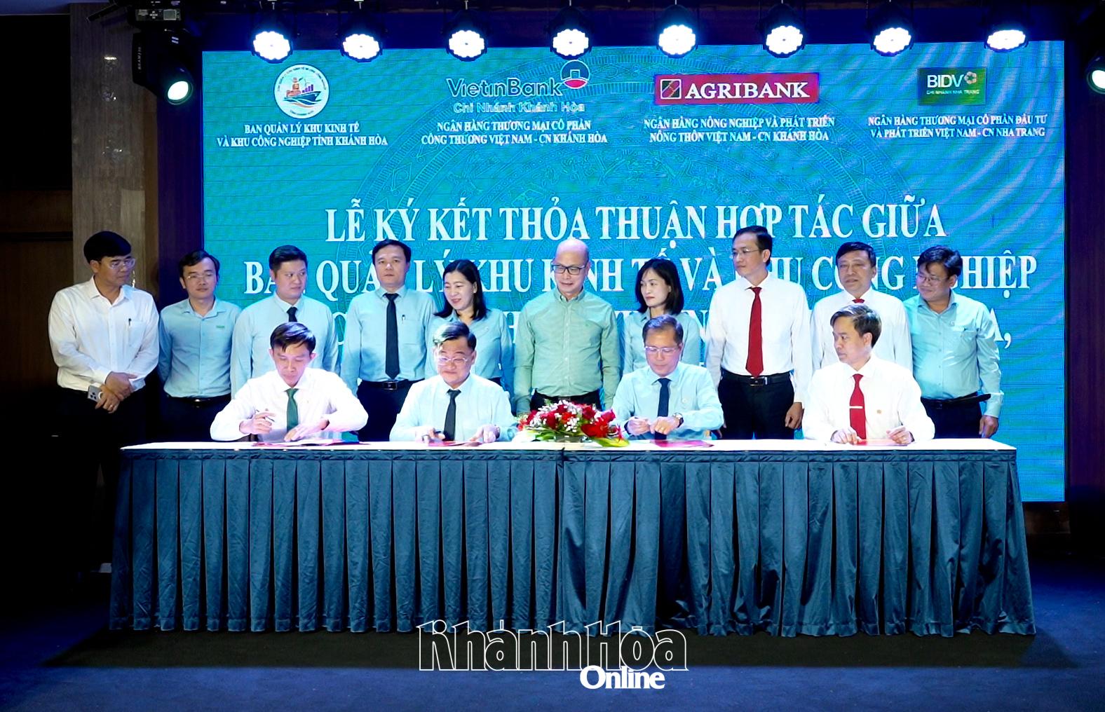 Representatives of the organizations signing cooperation agreements