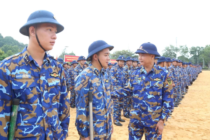 Vùng 4 Hải quân phát động “Chiến dịch Quang Trung” giúp Nhân dân xây dựng, sửa chữa nhà ở