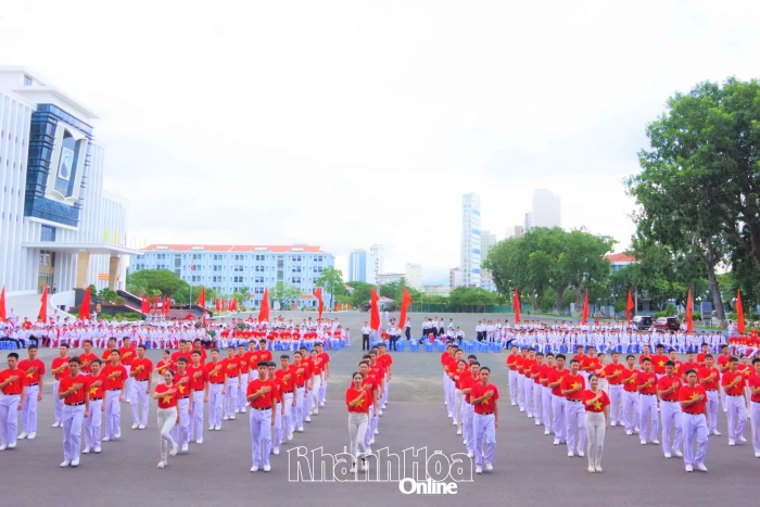 Học viện Hải quân tổ chức Hội thi 5 vũ điệu trong sinh hoạt tập thể và khiêu vũ quốc tế