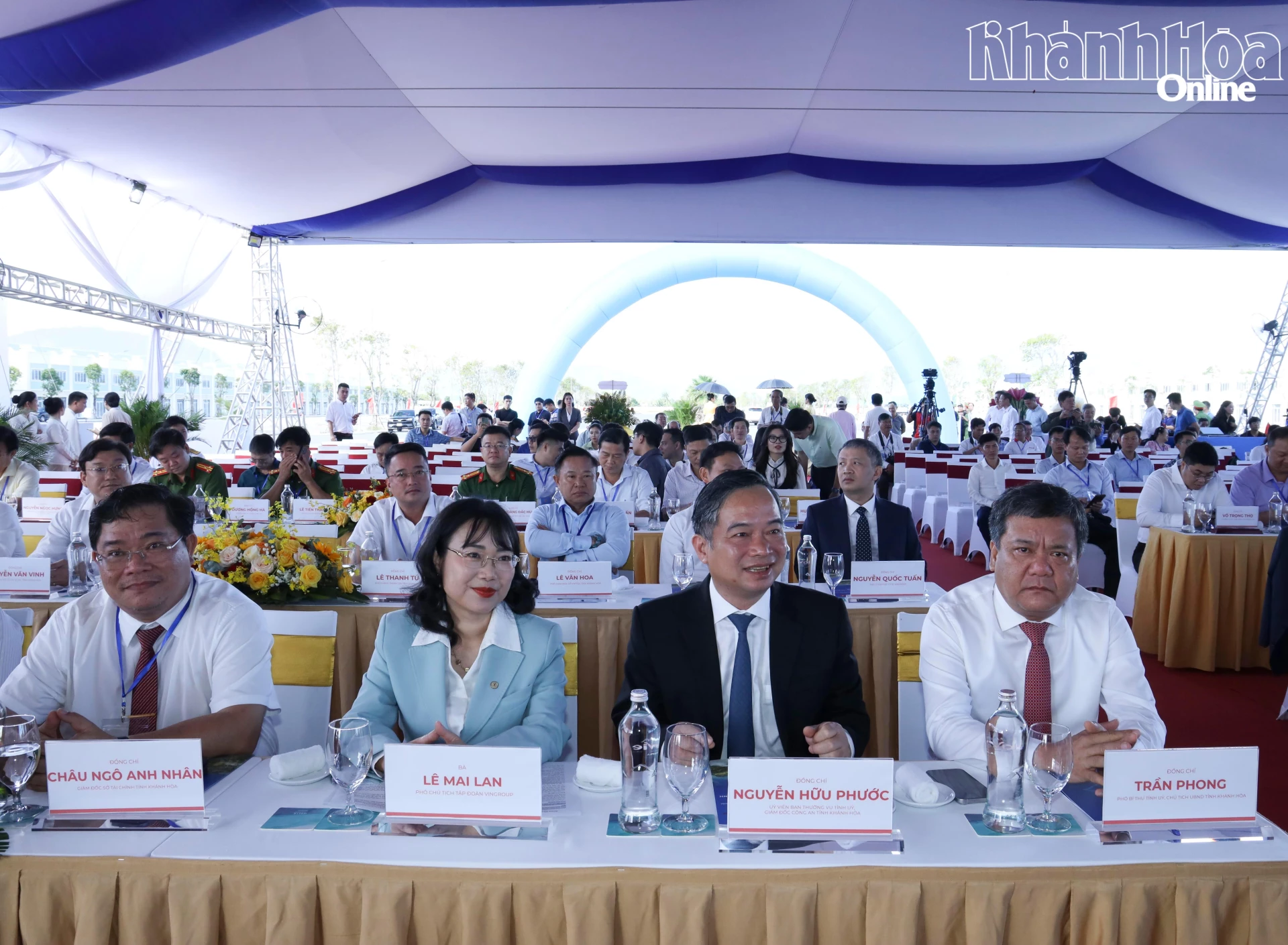 The representatives pressing buttons to start the project

