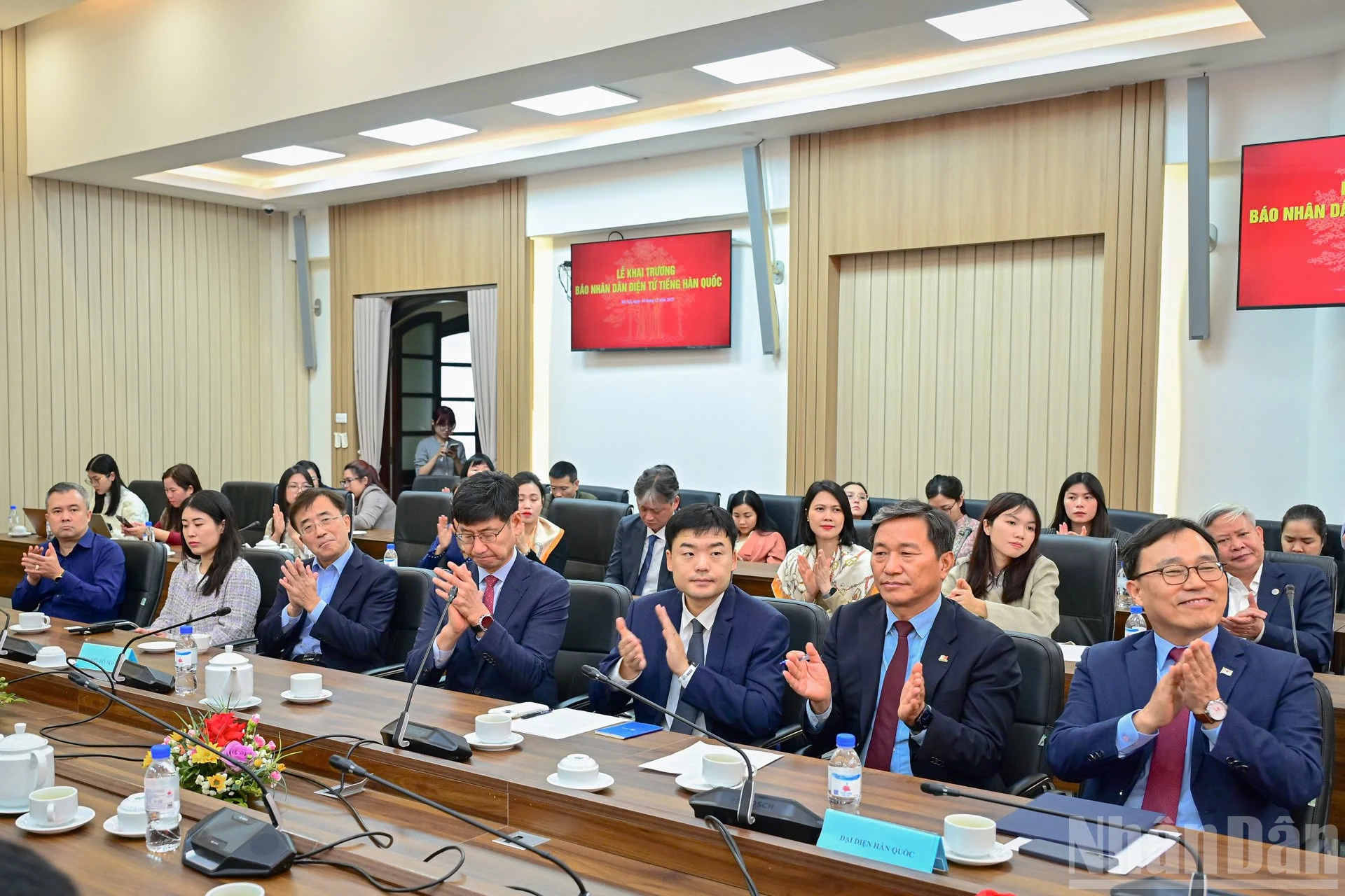 Các đại biểu dự Lễ khai trương. (Ảnh: BẢO LONG)