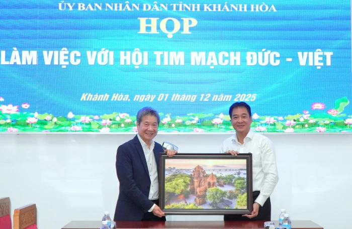 Lãnh đạo tỉnh làm việc với Hội Tim mạch Đức - Việt