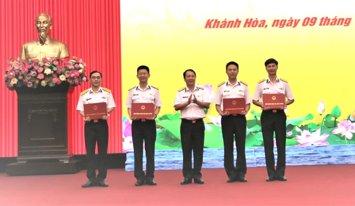 Học viện Hải quân công bố và trao quyết định bổ nhiệm chức danh Phó Giáo sư năm 2025