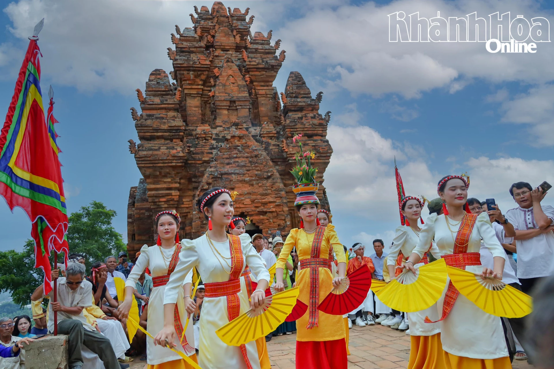 Cham dance at Po Klong Garai Temple national special monument