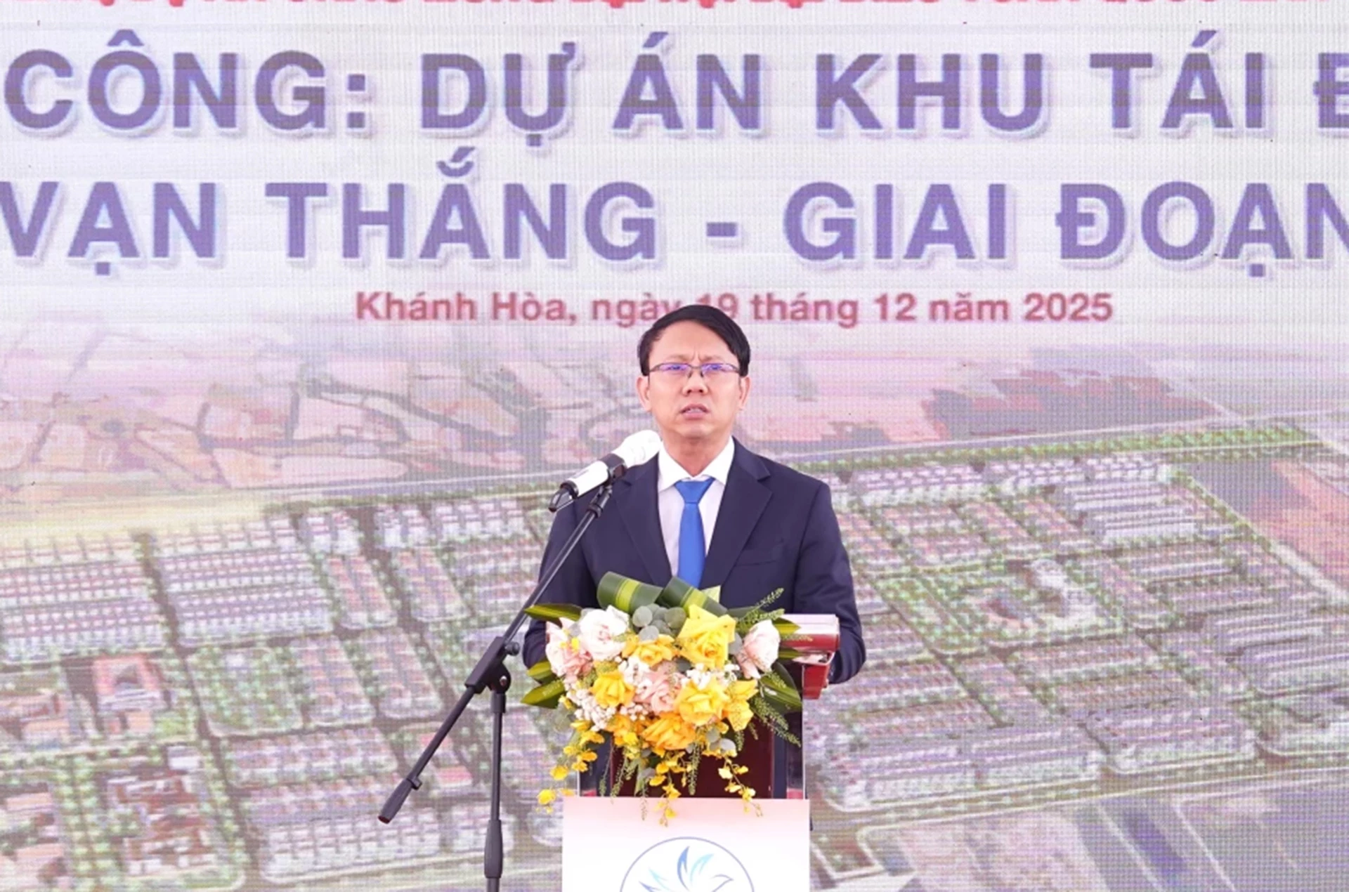 Vice-Chairman of Khanh Hoa Provincial Peoples Committee Nguyen Thanh Ha speaking at the ceremony
