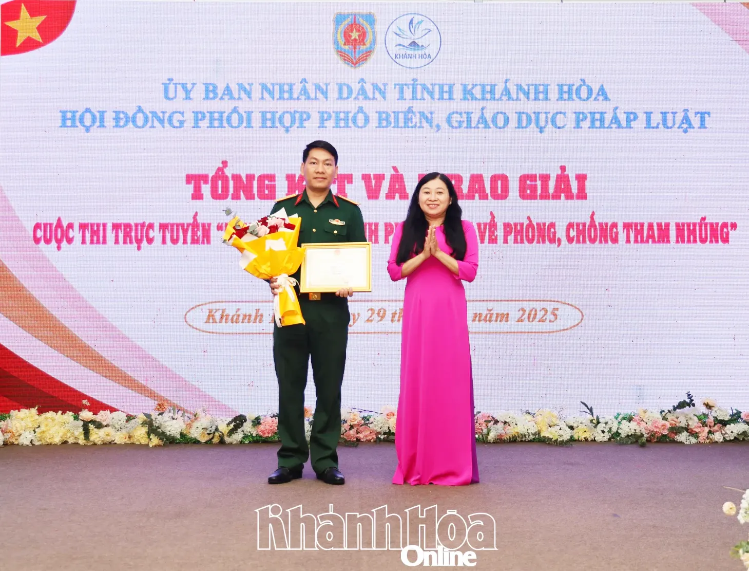 Ban tổ chức trao giải nhì cho cá nhân.