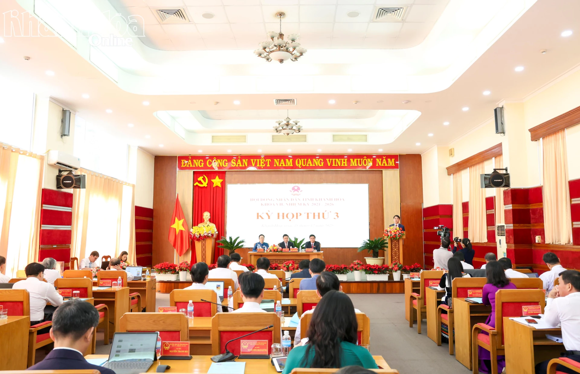 Quang cảnh kỳ họp.