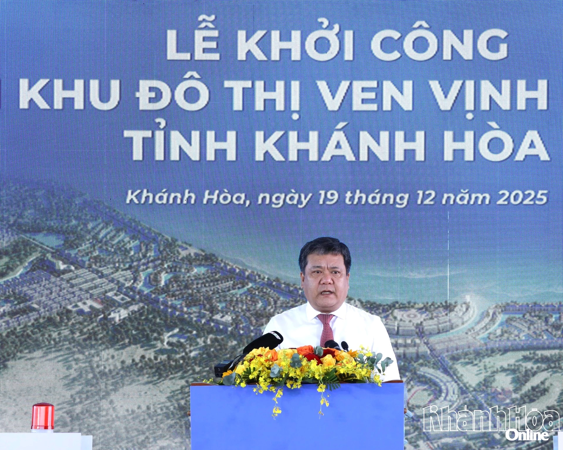 Chairman of Khanh Hoa Provincial Peoples Committee Tran Phong speaking at the ceremony

