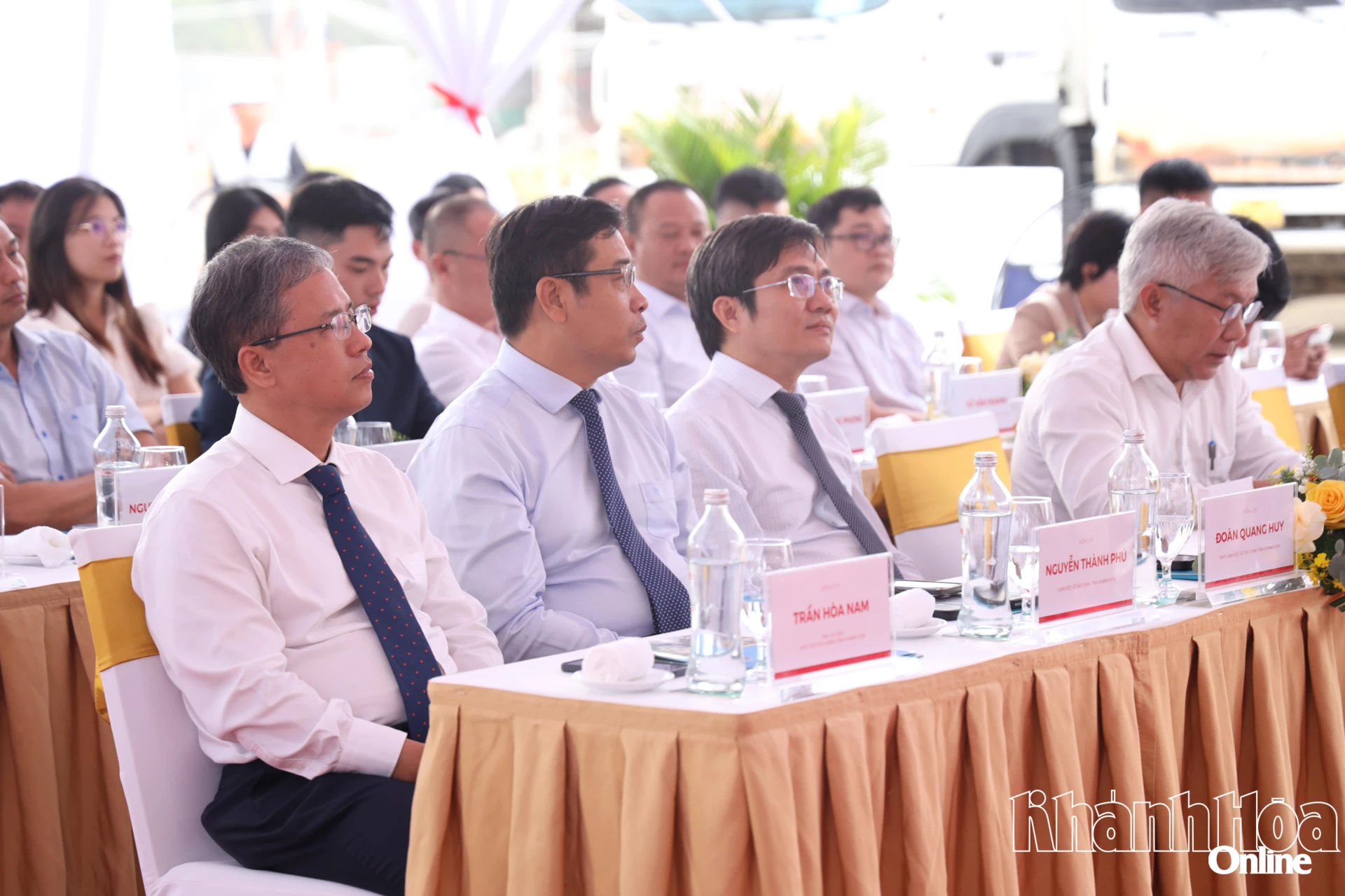 Đồng chí Trần Hòa Nam cùng lãnh đạo sở, ngành dự lễ khởi công