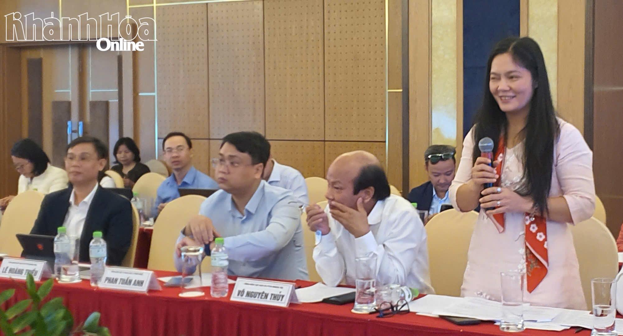 Bà Nguyễn Thị Hải Vân - Giám đốc Trung tâm Bồi dưỡng nghiệp vụ báo chí, Hội Nhà báo Việt Nam phát biểu.