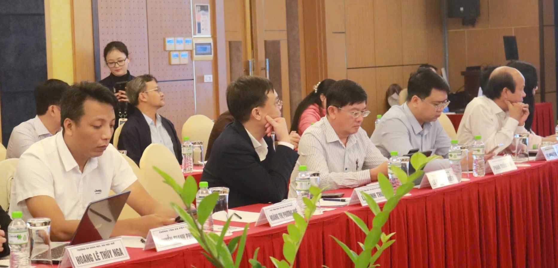 Các đại biểu tham dự hội thảo.