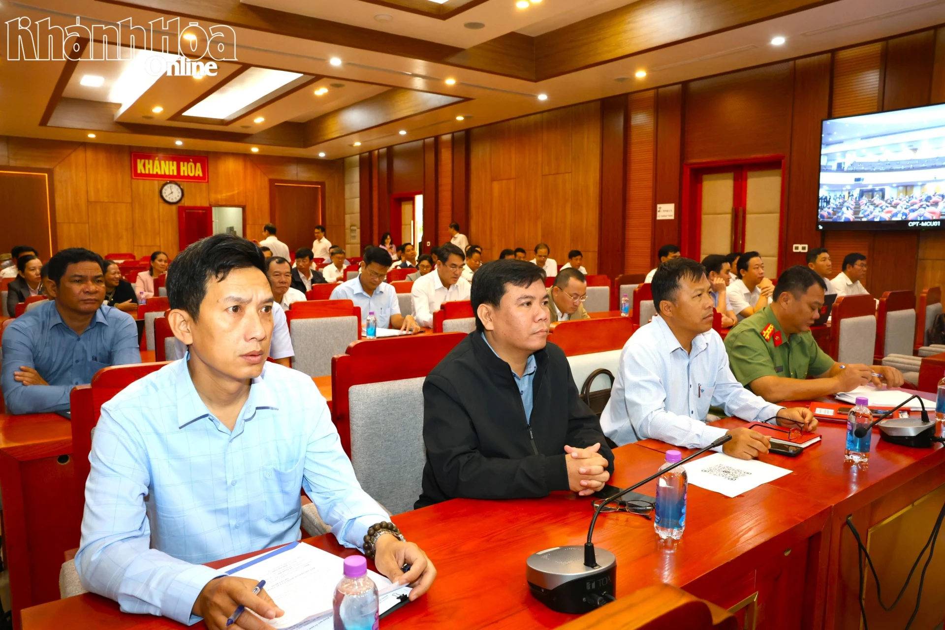 Đại biểu dự hội nghị tại điểm cầu Tỉnh ủy Khánh Hòa