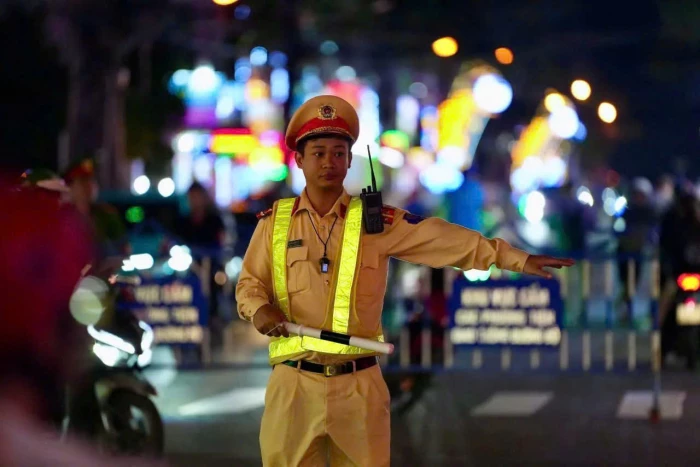 Chốt chặn giao thông tại Quảng trường 2 tháng 4 và Quảng trường 16 tháng 4 phục vụ chương trình chào năm mới và bắn pháo hoa