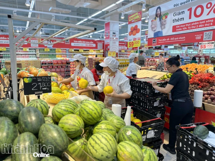 Khôi phục thị trường nhu yếu phẩm