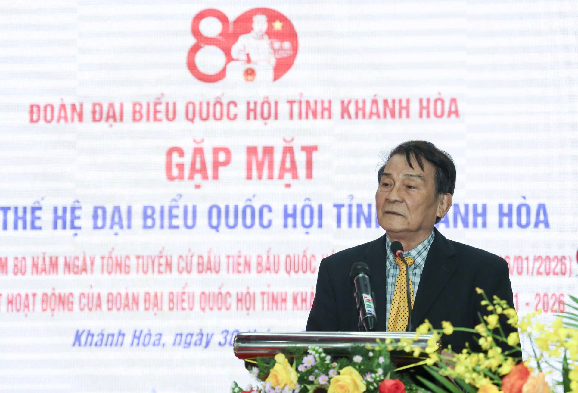 Đại biểu Quốc hội tỉnh Khóa... Phạm Văn Chi phát biểu tại buổi gặp mặt