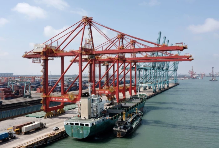 Thặng dư thương mại Trung Quốc vượt mốc kỷ lục 1.000 tỷ USD